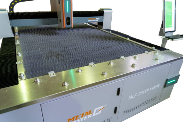 MLF-3015R 3000W 18 Оптоволоконный лазер Metal Master MLF-3015R 3000W (С автофокусом)