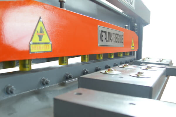 Электромеханическая гильотина Metal Master ETG 2530E