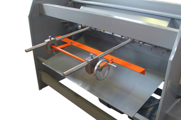 Электромеханическая гильотина Metal Master ETG 2530E