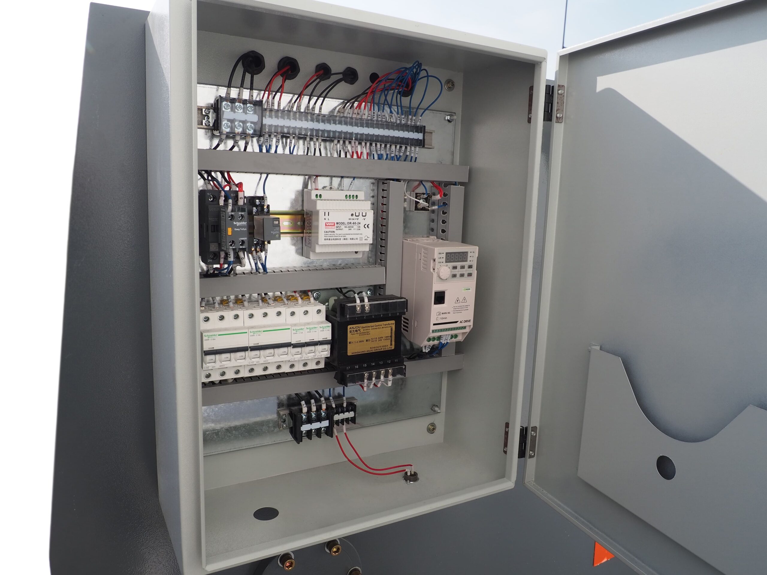 Гидравлическая гильотина Metal Master HCJ 3280 SE 14 Поворотный механизм держателя инструмента