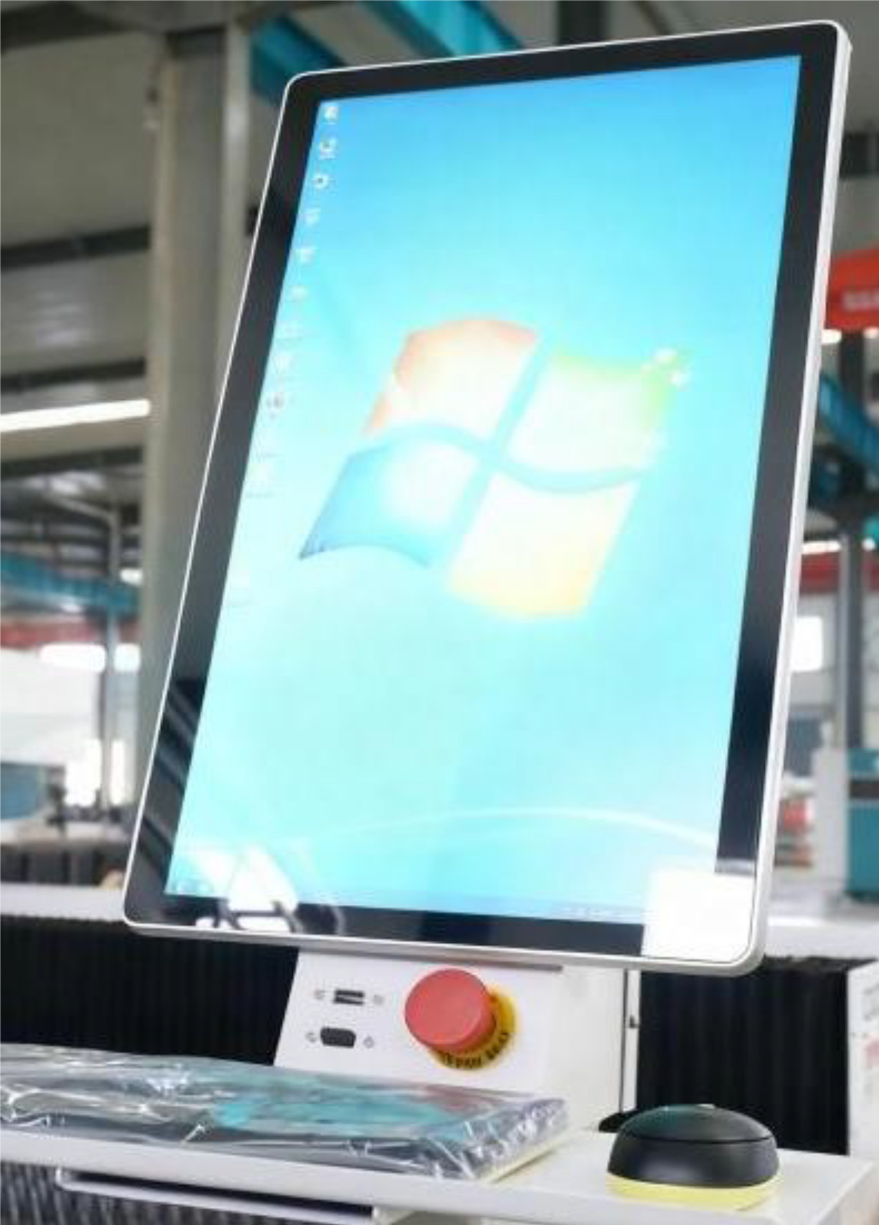 Оптоволоконный лазер Metal Master MLF-3015RS 1500W 10 Монитор и пульт управления