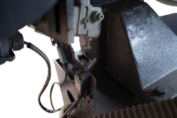 Маятниковый полуавтоматический ленточнопильный станок Metal Master BSM-350 SAF
