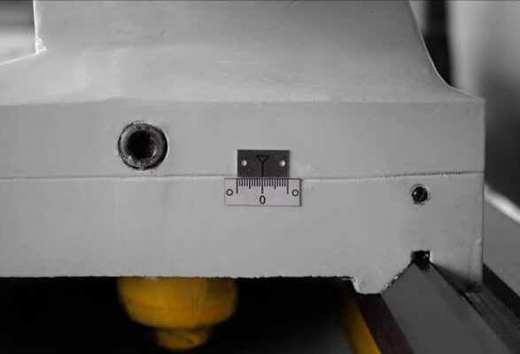 Токарно-винторезный станок Metal Master ZM 50100 DRO RFS Токарно-винторезный станок Metal Master ZM 50100 DRO RFS