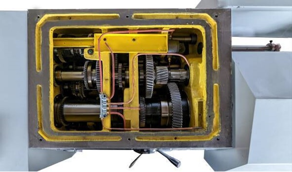 Токарно-винторезный станок Metal Master ZM 50100 DRO RFS Токарно-винторезный станок Metal Master ZM 50100 DRO RFS