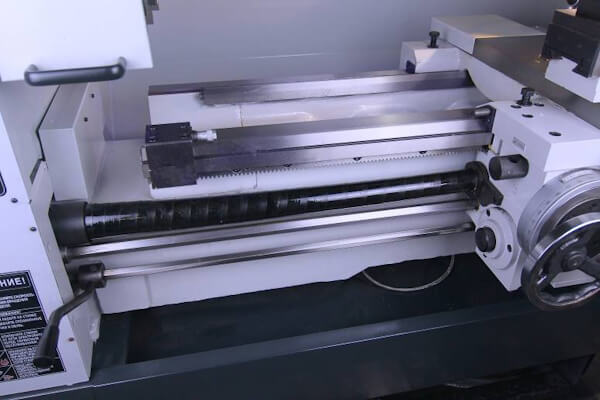 Универсальный токарно-винторезный станок Metal Master ZH 66300 DRO RFS Универсальный токарно-винторезный станок Metal Master ZH 66300 DRO RFS