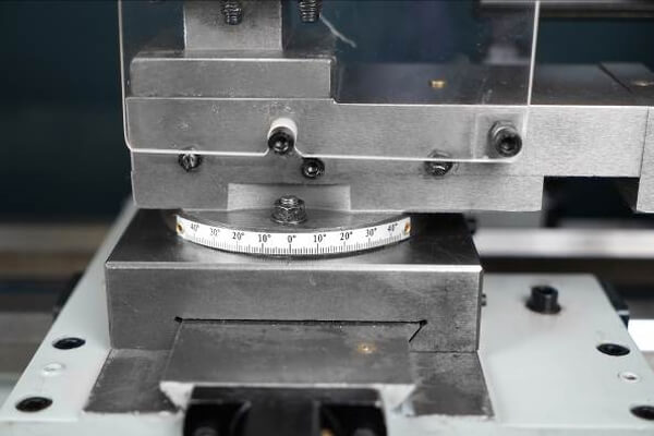 Настольный токарно-винторезный Станок Metal Master MasterTurn 2550GV Настольный токарно-винторезный Станок Metal Master MasterTurn 2550GV