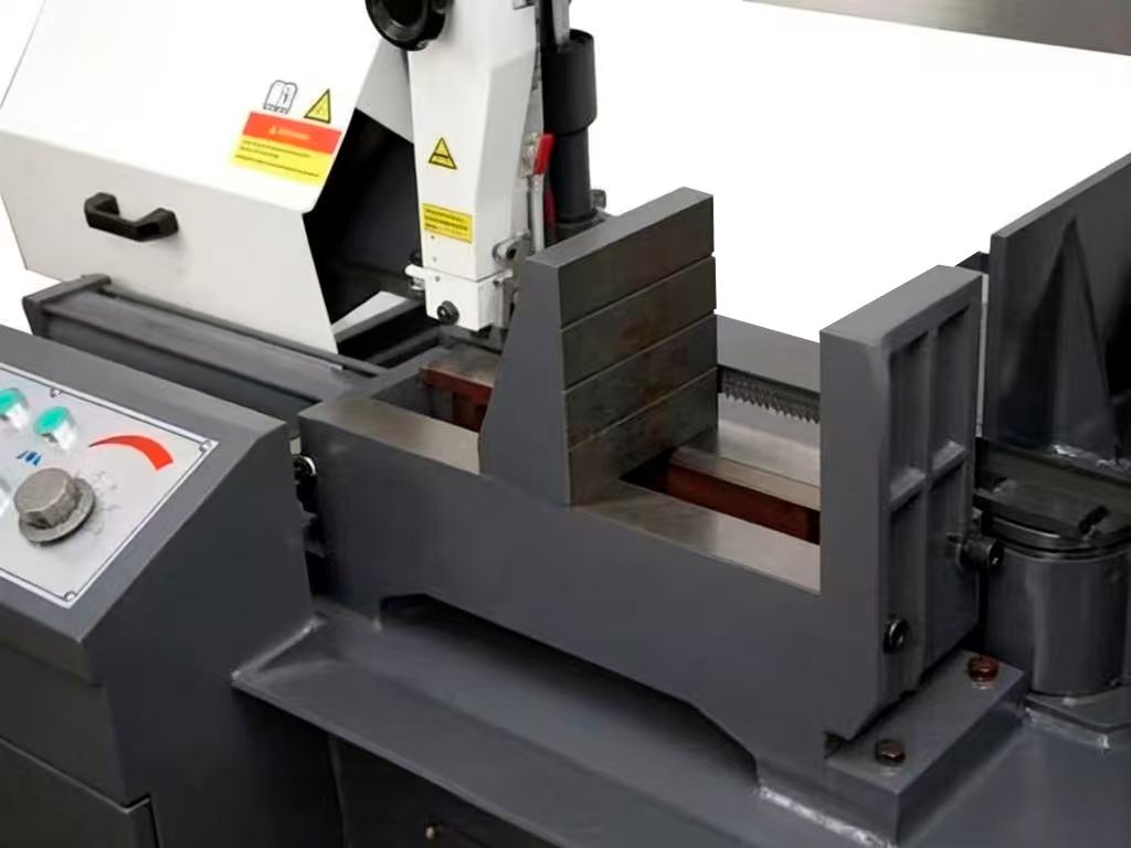 MGH-400 1 Двухколонный полуавтоматический ленточнопильный станок
Metal Master mgh-400