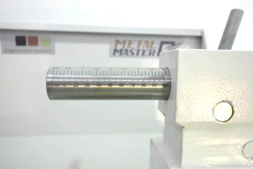 Станок токарно-винторезный MetalMaster X32100 с УЦИ 8 Metal Master Х32100